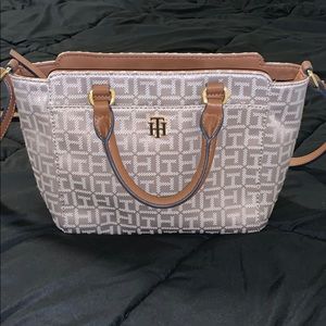 NWT Tommy Hilfiger purse